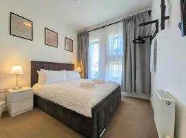 Stylish Rooms Near Airport & City Centre Parking