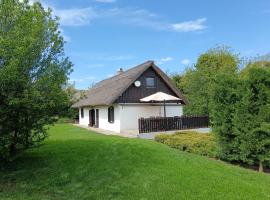 Hét Fenyő Vendégház / Seven Pines Holiday House, hotel a Sukoró