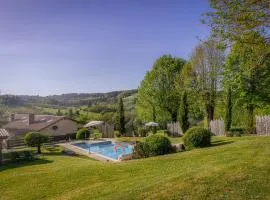 Chez "hygge en périgord", gîtes climatisés à la campagne avec piscine chauffée privatisée et balnéo en option ou déjà incluse- 1 gîte de 2 personnes, 1 jusqu'à 6 personnes et 1 jusqu'à 12 personnes