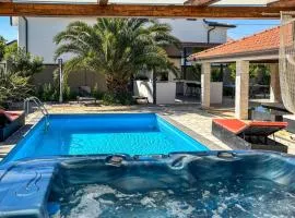 Cozy Home In Vardica With Sauna