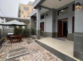 Base Seven Hostel, Hotel in Bandung