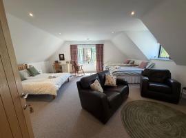 Quiet and Cosy Retreat with Parking, Hotel in Goring