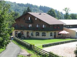 Boháček, Hotel in Mladé Buky