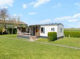 Chalet de Zwaan op camping Oudesluis