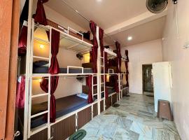 Viesnīca 5 Star Yatri Vishram AC & Non AC Dormitory pilsētā Džabalpura