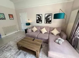 Guildford Apartment with Free Parking & Garden