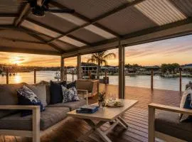 Waterfront Canal Escape- Private Jetty