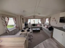 Sushies Seaside Stay Beach & Pool Sleeps 6 to 8