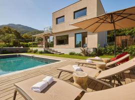 Villa avec piscine à débordement, hotel v destinaci Sorède