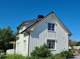 Authentic Log House in the Heart of Lofoten