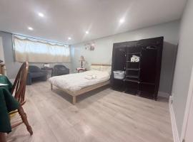 Ideal Bachelor Suite For Couples in Aurora, Hotel in Aurora