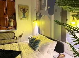 Private 12-Person House Jacuzzi & Terrace Walk to Sea