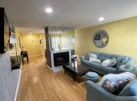 Comfortable Condo Near Major Plants & Beach