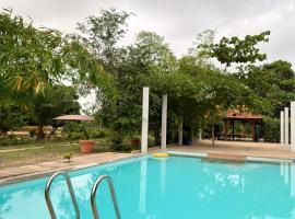 Viana Nature Resort Pool and Garden: Luanda şehrinde bir otel