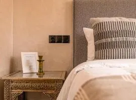 Prime location Moroccan-Style Luxury Apartment with Parking near Carré Eden Shopping Center