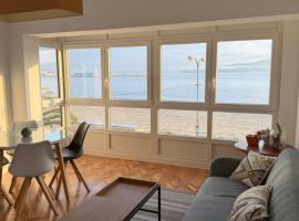 Apartamento en Sada en primera línea de playa, khách sạn ở Sada
