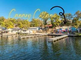 Canary Cottage, Lakefront King Suite with Hot Tub at Sam's Pizza