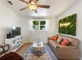 Lakeside Escape|2BR Cozy Lux Cottage|Near Disney