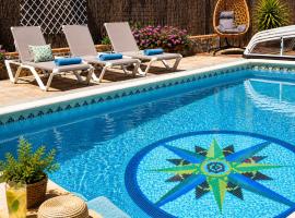 Villa privada con piscina, jardín y BBQ cerca de Madrid, hotel a Carranque