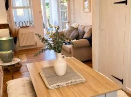 2 Bedroom Cottage in Royal Wootton Bassett