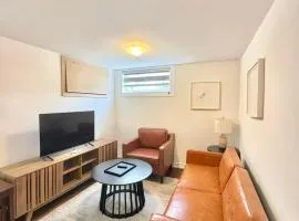 Bright Spacious 2 Bedroom 2 Bathroom Unit With Parking Near TTC and Shops