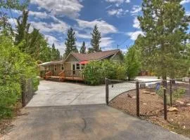 The Bearpaw Bungalow Near the Lake w/fenced yard