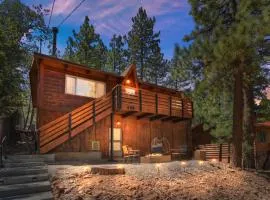 Eagle Peak Modern Cabin Near the Lake with AC