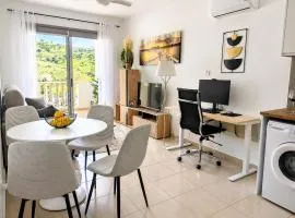 Modern Apartment near Coral Bay Pool & Fast WiFi