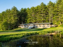 Pond House at Carter Bridge Estate، فندق في Freehold