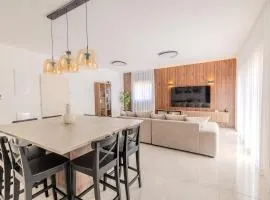 2BR the most wonderful APT BY MadrigalRentals