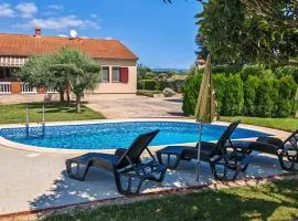 Stunning Home In Pavicini