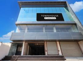 Kaliānpur에 위치한 호텔 Townhouse Geeta Nagar Metro Station Formerly Hotel Opal