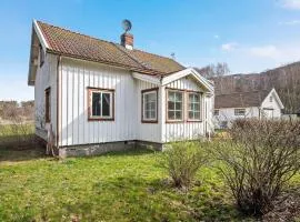 Awesome Home In Hamburgsund With Wifi