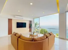 Oceanview Luxury Penthouse Pool & Walk to Beach