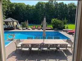 Hamptons 9BD MEGA Compound w POOL TENNIS BBALL NIGHTCLUB