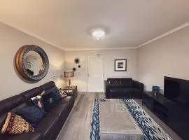 Meadow View Villa - 7-Bedroom Luxury Villa with Hot Tub - The Etive Estate