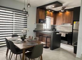 Casa La Amistad Comoda Casa con 3 Habitaciones, מלון בסלטיו