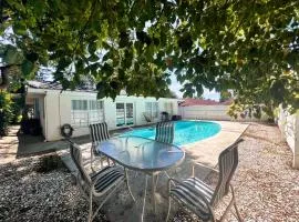 The Oasis - 2 Private Homes, Pool, and BBQ