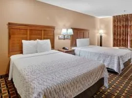 HomeTown Inn & Suites
