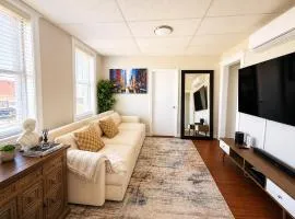 3 Bedroom Smart Apartment Sleeps 11 just 20 min to Times Square