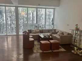 Stylish Couple AC Apt in Gulshan 2 Events Allowed