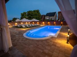 Villa Biser Dunava - Pool & River View, Hotel in Vukovar