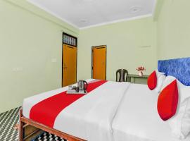 Hotel O by OYO ADORA STAY, готель у місті Bheta
