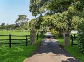 Luxury House on Private Estate with Hot tub and Play Barn