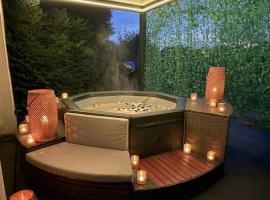 Jacuzzi privatif Appartement premium Vendôme, Hotel in Vendôme