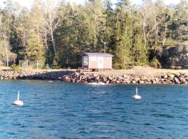 Your cottege by the see, hotelli kohteessa Saltvik