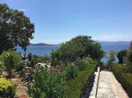 Seafront House, Private Beach, Sunset View, Diliso, hôtel à Vathírrevma