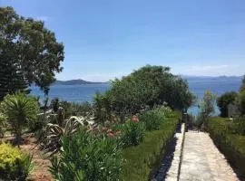 Seafront House, Private Beach, Sunset View, Diliso
