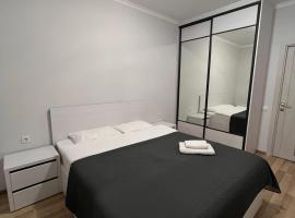 Apartament modern cu dormitor separat si balcon panoramic, отель в городе Căuşeni