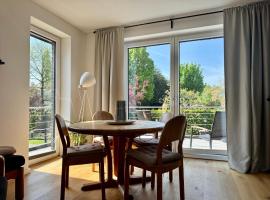 Nordseeloft mit privater Terrasse und Sauna, khách sạn ở Varel